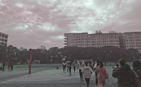 操場(chǎng)上的笑聲作文500字